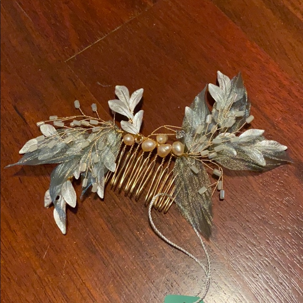 Beautiful bridal hair accessories